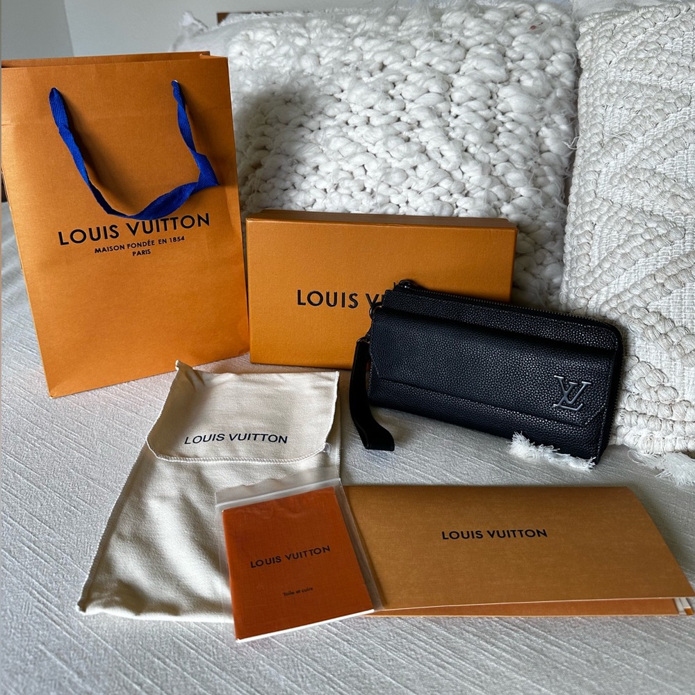 LOUIS  VUITTON Aerogram Zippy Long Wallet